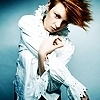 La Roux in white avatar